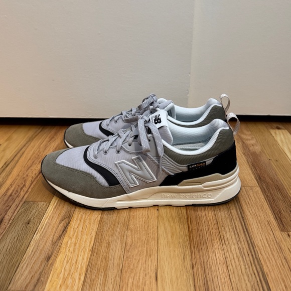 New Balance Gray and Black Sneakers - Picture 1 of 7